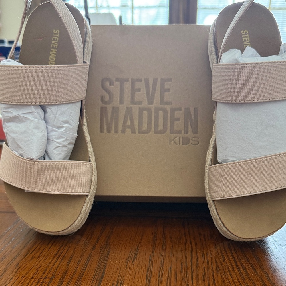 NEW IN BOX Steve Madden Kids Blush Sandals 💜